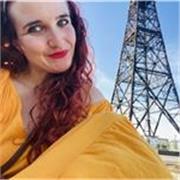 Doświadczona lektorka z wieloletnim stażem w nauczaniu dzieci oraz dorosłych. Interesuję się podróżami, językami i sztuką. 