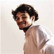 Professeur natif de Français, étudiant en Master de Management International à l'Ecole Supérieure de Commerce de Paris.