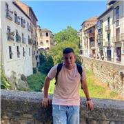 Soy una persona ambiciosa y que siempre quiere mejorar tanto yo como a mi entorno. Busco siempre el bien para los demás y cuánto más ayude mejor me siento. Siempre me he querido dedicar a algo para ayudar a los demás