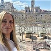 Economista desde hace 20 años. Trabajo en banca. Y mi vocación siempre ha sido la enseñanza. Me comunico muy bien y me apasiona ex