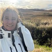 I’m a woman with a degree in tourism management and hospitality living in Valencia Spain, and like to walk on the beach and the mountains, to make new business and cooking. I love traveling and read psychology subjects and art crafts.