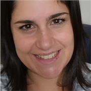 Ciao, sono Valeria, ho 34 anni e sono laureata in Giurisprudenza. Conseguita la laurea ho proseguito gli studi con un master e ho dato degli esami integrativi del mio piano di studi per poter sbloccare la classe di concorso. Inoltre ho acquisito un diplom