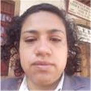 La profesora imparte clases de biología a todos los jóvenes interesados en esta materia