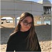 Profesora particular que imparte clases a niños de todas las edades