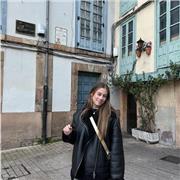 Maestra en educación primaria y PT que imparte clases para todas las edades