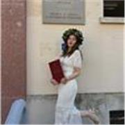 Insegnante madrelingua inglese, offro lezioni private di inglese online; laurea triennale in lingue e letterature straniere.