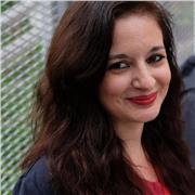 Artista teatrale, poetessa e giornalista culturale offre coinvolgenti lezioni sul teatro