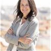 Profesora licenciada en Periodismo, con especialidad en Marketing, Publicidad y Retail.