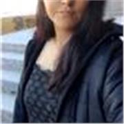 Profesora imparte clases para adolescentes