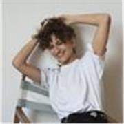 Posso aiutarti con qualsiasi materia! Sono molto brava a insegnare le lingue!