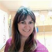 Profesora nativa, titulada y con experiencia. Disponible para clases de empresa, examenes oficiales y conversación
