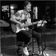 Ingeniero Biomédico, apasionado por las música, con 5 años de experiencia previa con clases de Guitarra a niños entre 7-15 años 