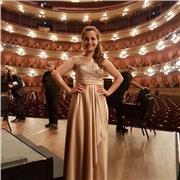 Hai voglia di imparare a cantare o approfondire ciò che già sai? Voglio aiutarti! Sono cantante lirica e sono qui per te!