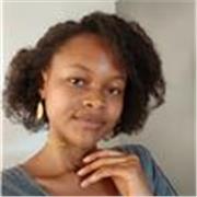 Profesora de crochet con experiencia en clases para niños y adultos