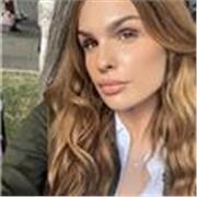 Profesora de Derecho , Marketing y Diseño de Moda . 