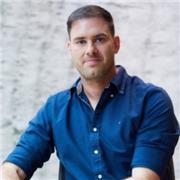 I'm an experienced professional with a global perspective, dedicated to delivering personalised lessons that empower you.