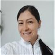 Profesor de apoyo escolar para niños de forma virtual