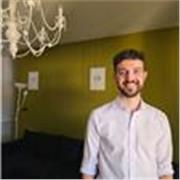 Profesor de español para extranjeros con formación en Filología y cuatro años de experiencia docente. Para todas las edades