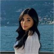 Diploma di maturità presso liceo classico. Studentessa in giurisprudenza presso l’Università Luigi Bocconi