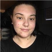 Joven estudiante imparte clases de técnicas de estudio a niños y niñas de todas las edades