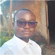 Professeur d'informatique avec 4 ans d'expérience, offre des cours particuliers en anglais et en français.