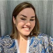 Bonjour, je suis une jeune femme multiculturelle bilingue anglais-français. Je suis diplômée d’école de commerce. Je propose de l’aide aux devoirs (primaire, collège, lycée), des visio conversationnelles et je suis ouvertes à toutes propositions qui pourr