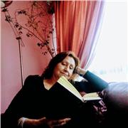 Profesora con excelentes resultados da clases a niños y adolescentes