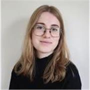 Profesora de geografía, historia e historia del arte y refuerzo o apoyo general. Apta para todas las edades y niveles