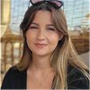 Offro lezioni private a bambini delle scuole elementari e medie, adattandole alle loro esigenze.