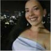 Profesora de español imparte clases a niños de todas las edades