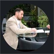 Profesor de experto enseñana de alto rendimiento para futuros profesionales