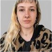 Me considero una persona bastante paciente y comprensiva poseo el título B2 y tengo experiencia con niños pequeños 