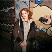 Profesora de Inglés con 2 años de enseñanzas. Fluda en Inglés y Español.