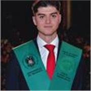 Me defino como un educador con vocación, enfocado en ser un guía que inspira confianza. Me gustaría enseñar a niños de primaria