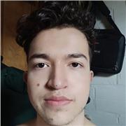 Profesor de inglés que imparte clase desde niños de 11 años en adelante