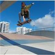 ¡Clases particulares de monopatín para todas las edades y niveles! Aprende a patinar con diversión y seguridad. ¡Reserva tu lugar ahora!