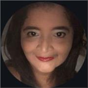 Profesora de apoyo escolar especializada en clases online para niños