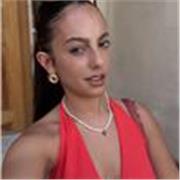 Profesora de inglés apta para alumnos de primaria. 