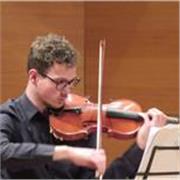 Profesor Titulado de Violín, Viola y Lenguaje Musical con Superior de Música y Máster de Interpretación por Musikene. Clases por Sevilla, Dos Hermanas y alrededores