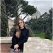 Estudiante de física en la Universidad Complutense, con experiencia en clases particulares de ciencias y letras.