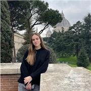 Estudiante de física en la Universidad Complutense, con experiencia en clases particulares de ciencias y letras.