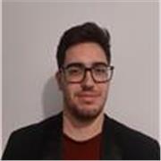Studente universitario di Informatica impartisce lezioni di informatica