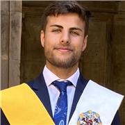 Profesor especialista en educación física y rendimiento deportivo así como maestro de Educación Primaria