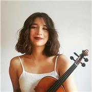 Profesora de piano, violín, ukelele, iniciación musical, composición de canciones, teoría musical, armonía