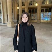 Professeure particulier de Français donne cours de soutien scolaire aux élèves de la maternelle au la classe de 3ème au collège