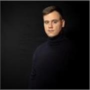 Pianista concertista con esperienza internazionale offre lezioni online di pianoforte per tutti i livelli