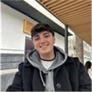 Estudiante de Artes Escénicas, con ESO y Bachillerato.