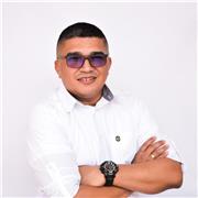 Licenciado en ciencias sociales y magister en educación con más de 12 años de experiencia en el sector público y privado ofrece asesorías