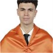 Profesor particular de español enseña a niños de todas las edades.