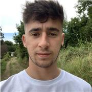 Universitario da clases de apoyo escolar a niños y niñas hasta la ESO/DBH